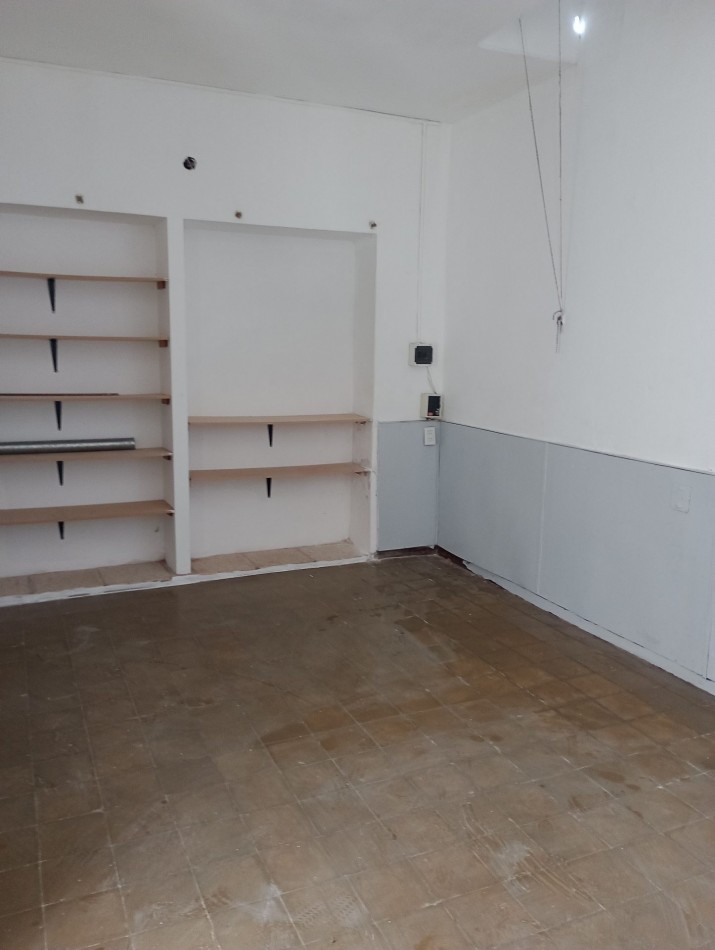 Se Venden 2 Locales comerciales mas vivienda en zona Centrica